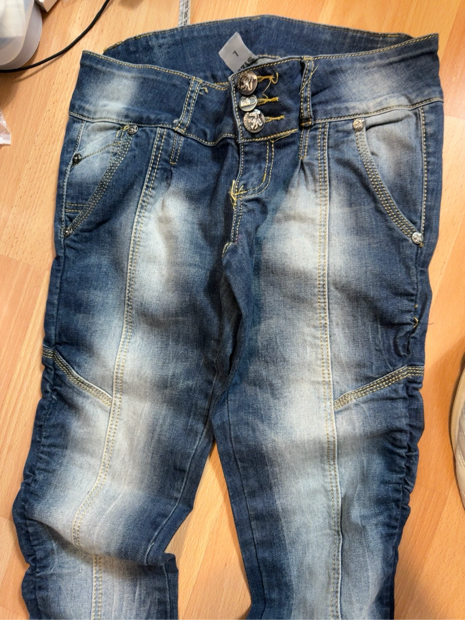 Blue washed effect jeans with side pleats – photo 2